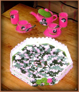 háčkované nádobíčko s podnosem háčkované nádobíčko s podnosem